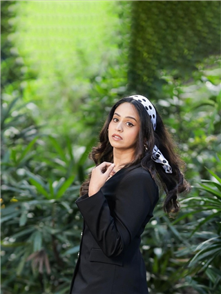 स्वानंदीचा रेट्रो लूक! - Marathi News | स्वानंदीचा रेट्रो लूक! | Latest Photos at Lokmat.com