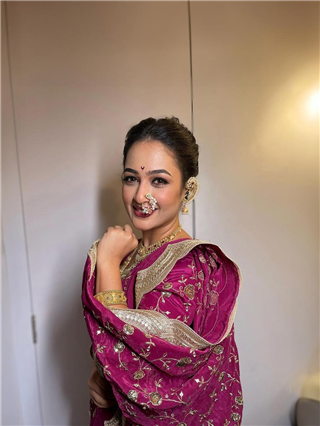 Girija Prabhu : 'गली में आज चाँद निकला...' - Marathi News | Girija Prabhu : 'गली में आज चाँद निकला...' | Latest Photos at Lokmat.com