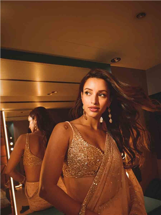 Tripti Dimri : हुस्न तेरा तौबा तौबा...! - Marathi News | Tripti Dimri : हुस्न तेरा तौबा तौबा...! | Latest Photos at Lokmat.com