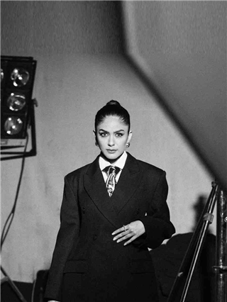 बॉस लेडी! मृणाल ठाकूरचा किलर लूक - Marathi News | बॉस लेडी! मृणाल ठाकूरचा किलर लूक | Latest Photos at Lokmat.com