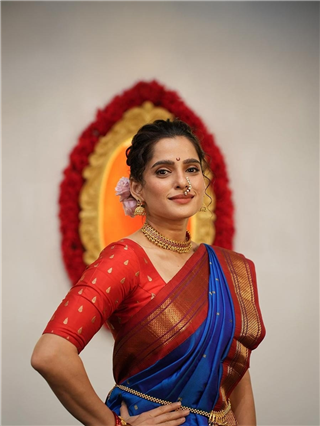 नऊवारी साडी नेसून प्रियाचा मराठमोळा थाट! - Marathi News | नऊवारी साडी नेसून प्रियाचा मराठमोळा थाट! | Latest Photos at Lokmat.com