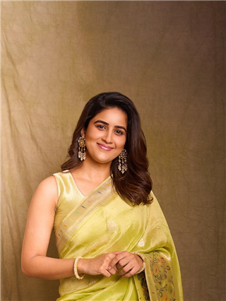 दिवाळीनिमित्त वैदेही परशुरामीचं खास फोटोशूट - Marathi News | दिवाळीनिमित्त वैदेही परशुरामीचं खास फोटोशूट | Latest Photos at Lokmat.com