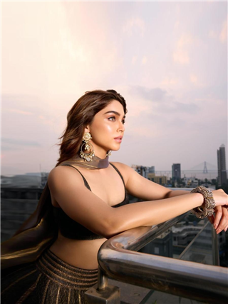 सामने ये कौन आया... - Marathi News | सामने ये कौन आया... | Latest Photos at Lokmat.com