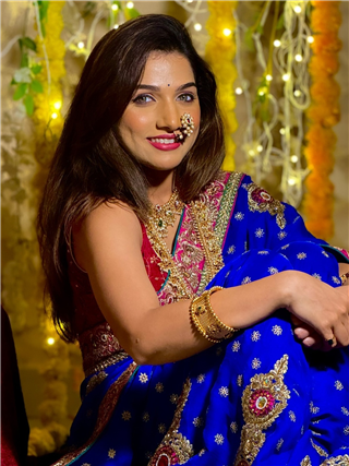 बिग बॉस फेम जान्हवी किल्लेकर दिवाळीत सुंदर सजली - Marathi News | बिग बॉस फेम जान्हवी किल्लेकर दिवाळीत सुंदर सजली | Latest Photos at Lokmat.com