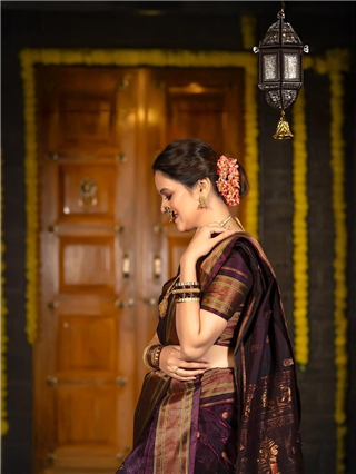 मराठी अभिनेत्रीचं दिवाळी स्पेशल फोटोशूट, कोण आहे ही सुंदरा? - Marathi News | मराठी अभिनेत्रीचं दिवाळी स्पेशल फोटोशूट, कोण आहे ही सुंदरा? | Latest Photos at Lokmat.com