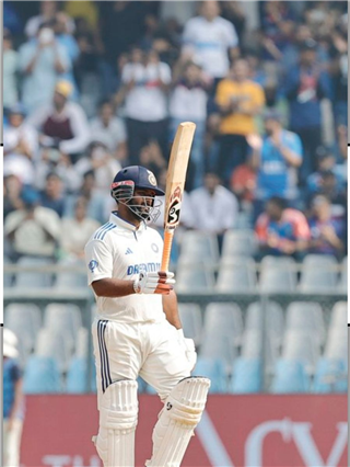 न्यूझीलंडविरुद्ध Rishabh Pant नं सेट केला फास्टर फिफ्टीचा नवा रेकॉर्ड - Marathi News | न्यूझीलंडविरुद्ध Rishabh Pant नं सेट केला फास्टर फिफ्टीचा नवा रेकॉर्ड | Latest Photos at Lokmat.com