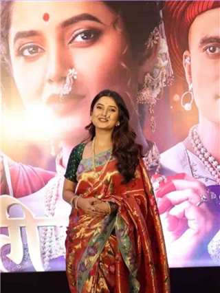 Prajakta Mali: 'फुलवंती'च्या पैठणीची किंमत तब्बल 'इतके' लाख - Marathi News | Prajakta Mali: 'फुलवंती'च्या पैठणीची किंमत तब्बल 'इतके' लाख | Latest Photos at Lokmat.com