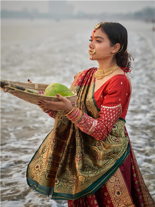 लग्न झालं नाही तरी मनीषा राणीने कोणाच्या नावे केली छठ पूजा - Marathi News | लग्न झालं नाही तरी मनीषा राणीने कोणाच्या नावे केली छठ पूजा | Latest Photos at Lokmat.com