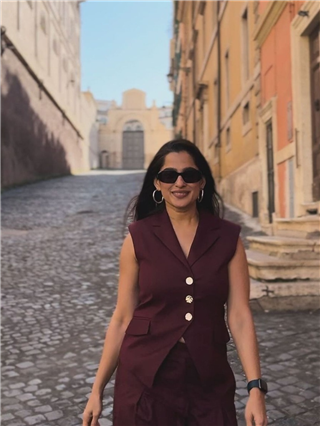 इटलीमध्ये प्रियाचा कूल अंदाज! - Marathi News | इटलीमध्ये प्रियाचा कूल अंदाज! | Latest Photos at Lokmat.com