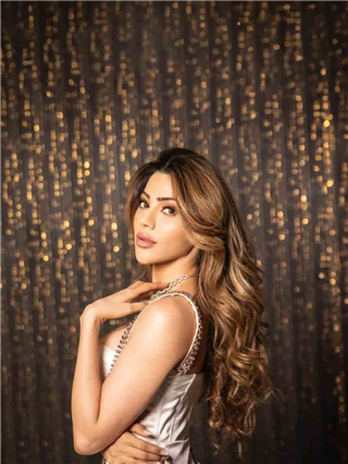 बाईsss! किती सुंदर दिसतेय निक्की तांबोळी - Marathi News | बाईsss! किती सुंदर दिसतेय निक्की तांबोळी | Latest Photos at Lokmat.com