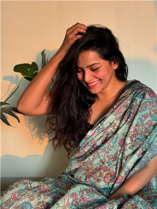 सादगी तो हमारी जरा देखिए... - Marathi News | सादगी तो हमारी जरा देखिए... | Latest Photos at Lokmat.com