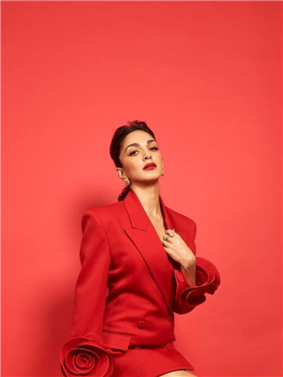 ये लाल ईश्क... कियारा अडवाणीचा किलर लूक (Photos) - Marathi News | ये लाल ईश्क... कियारा अडवाणीचा किलर लूक (Photos) | Latest Photos at Lokmat.com