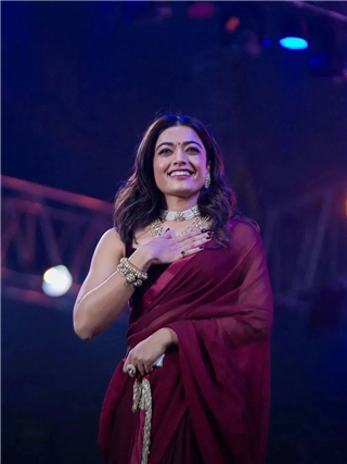 'पुष्पा २'च्या ट्रेलर लॉंचला खुललं श्रीवल्लीचं सौंदर्य - Marathi News | 'पुष्पा २'च्या ट्रेलर लॉंचला खुललं श्रीवल्लीचं सौंदर्य | Latest Photos at Lokmat.com