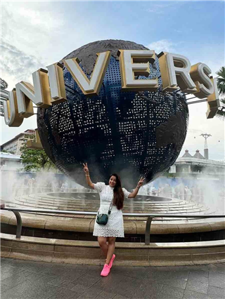 अपूर्वा नेमळेकरची सिंगापूरमध्ये भ्रमंती - Marathi News | अपूर्वा नेमळेकरची सिंगापूरमध्ये भ्रमंती | Latest Photos at Lokmat.com