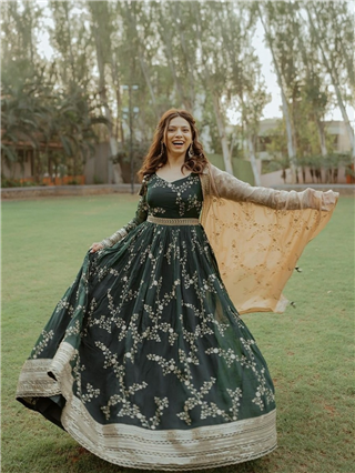 मानाची करवली! भावाच्या लग्नात अनघाचा स्वॅग - Marathi News | मानाची करवली! भावाच्या लग्नात अनघाचा स्वॅग | Latest Photos at Lokmat.com