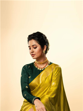 बनारसिया...प्राजक्ता माळीचा मनमोहक लूक - Marathi News | बनारसिया...प्राजक्ता माळीचा मनमोहक लूक | Latest Photos at Lokmat.com