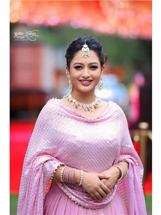 पारंपरिक अंदाजात खुललं गिरीजा प्रभूचं सौंदर्य - Marathi News | पारंपरिक अंदाजात खुललं गिरीजा प्रभूचं सौंदर्य | Latest Photos at Lokmat.com