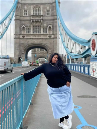 तू खीच मेरी फोटो! लंडनच्या ब्रीजवर वनिताच्या पोझ - Marathi News | तू खीच मेरी फोटो! लंडनच्या ब्रीजवर वनिताच्या पोझ | Latest Photos at Lokmat.com