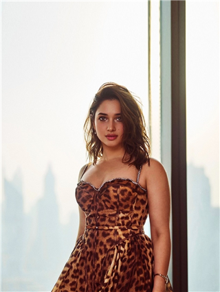 अ‍ॅनिमल प्रिंट अन् कर्व्ही फिगर... तमन्नाचा सुपरहॉट लूक - Marathi News | अ‍ॅनिमल प्रिंट अन् कर्व्ही फिगर... तमन्नाचा सुपरहॉट लूक | Latest Photos at Lokmat.com