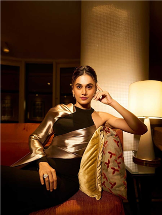 Taapsee Pannu: जवानी जान-ए-मन हसीन दिलरुबा...! - Marathi News | Taapsee Pannu: जवानी जान-ए-मन हसीन दिलरुबा...! | Latest Photos at Lokmat.com