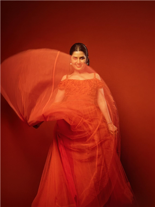 'लालछडी...' प्राजक्ता माळीचं मनमोहक सौंदर्य - Marathi News | 'लालछडी...' प्राजक्ता माळीचं मनमोहक सौंदर्य | Latest Photos at Lokmat.com