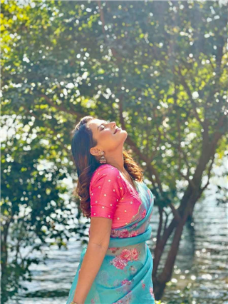 मन तळ्यात मळ्यात जाईच्या कळ्यात...! - Marathi News | मन तळ्यात मळ्यात जाईच्या कळ्यात...! | Latest Photos at Lokmat.com