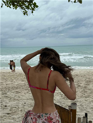 प्रसिद्ध अभिनेत्रीचा बिकिनी लूक! - Marathi News | प्रसिद्ध अभिनेत्रीचा बिकिनी लूक! | Latest Photos at Lokmat.com