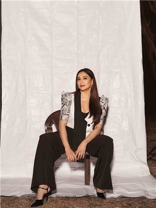 धक धक गर्लचा डॅशिंग लूक! - Marathi News | धक धक गर्लचा डॅशिंग लूक! | Latest Photos at Lokmat.com