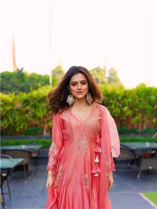 Riddhi Dogra: मुखड़ा चाँद का टुकड़ा...! - Marathi News | Riddhi Dogra: मुखड़ा चाँद का टुकड़ा...! | Latest Photos at Lokmat.com