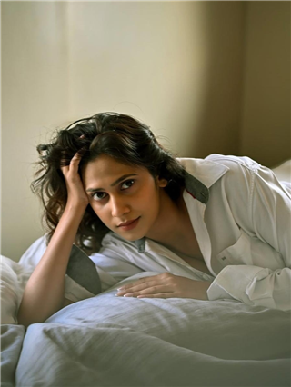 शर्टमध्ये हॉट झाली 'बिग बॉस मराठी'ची योगिता - Marathi News | शर्टमध्ये हॉट झाली 'बिग बॉस मराठी'ची योगिता | Latest Photos at Lokmat.com