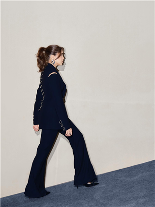 २०२४ मध्ये बॉलिवूडमध्ये फक्त या अभिनेत्रीच्या नावाची चर्चा - Marathi News | २०२४ मध्ये बॉलिवूडमध्ये फक्त या अभिनेत्रीच्या नावाची चर्चा | Latest Photos at Lokmat.com