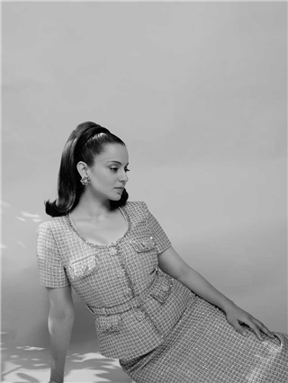 रेट्रो लूकमध्ये खास दिसतेय बॉलिवूड क्वीन! - Marathi News | रेट्रो लूकमध्ये खास दिसतेय बॉलिवूड क्वीन! | Latest Photos at Lokmat.com