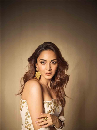 कियारा अडवाणीचा ग्लॅमरस लूक - Marathi News | कियारा अडवाणीचा ग्लॅमरस लूक | Latest Photos at Lokmat.com