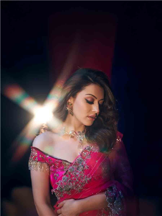 Hansika Motwani : दिसते चंद्राची कोर साजिरी...! - Marathi News | Hansika Motwani : दिसते चंद्राची कोर साजिरी...! | Latest Photos at Lokmat.com