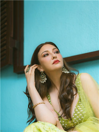 'भाभीजी घर पर हैं'मधील 'गोरी मेम' साडीत दिसली झक्कास! - Marathi News | 'भाभीजी घर पर हैं'मधील 'गोरी मेम' साडीत दिसली झक्कास! | Latest Photos at Lokmat.com