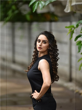 श्रुती मराठेचा स्टनिंग अंदाज! - Marathi News | श्रुती मराठेचा स्टनिंग अंदाज! | Latest Photos at Lokmat.com