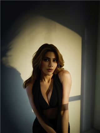 निक्की तांबोळीच्या बोल्ड अदा - Marathi News | निक्की तांबोळीच्या बोल्ड अदा | Latest Photos at Lokmat.com