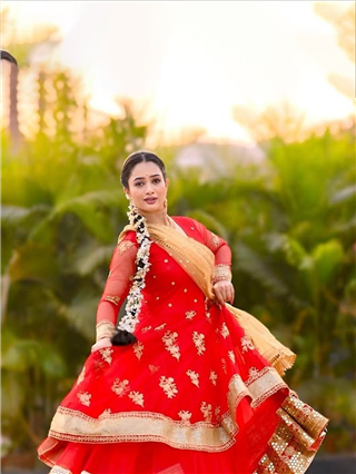 Girija Prabhu : मोहे रंग दो लाल...! - Marathi News | Girija Prabhu : मोहे रंग दो लाल...! | Latest Photos at Lokmat.com