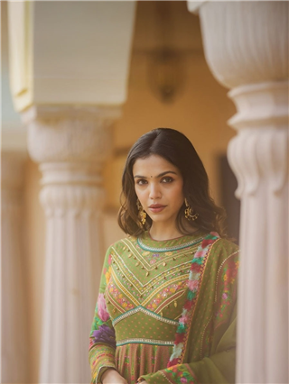 अनारकली ड्रेसमध्ये खुललं श्रिया पिळगावकरचं सौंदर्य - Marathi News | अनारकली ड्रेसमध्ये खुललं श्रिया पिळगावकरचं सौंदर्य | Latest Photos at Lokmat.com