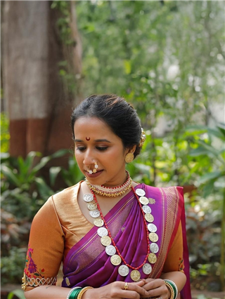 साडीत खूपच सुंदर दिसते श्रेया, पारंपरिक लूक एकदा पाहाच - Marathi News | साडीत खूपच सुंदर दिसते श्रेया, पारंपरिक लूक एकदा पाहाच | Latest Photos at Lokmat.com