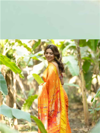 गोऱ्या गोऱ्या गालावरी चढली लाजंची लाली...! - Marathi News | गोऱ्या गोऱ्या गालावरी चढली लाजंची लाली...! | Latest Photos at Lokmat.com