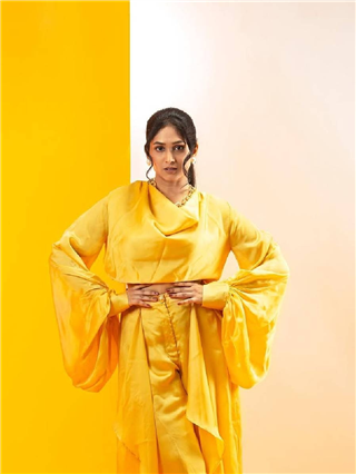 पिली तितली! प्रियदर्शनीचं हटके फोटोशूट - Marathi News | पिली तितली! प्रियदर्शनीचं हटके फोटोशूट | Latest Photos at Lokmat.com