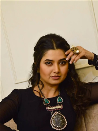 प्राजक्ता माळीचं व्हॅनिटी व्हॅनमध्ये हटके फोटोशूट - Marathi News | प्राजक्ता माळीचं व्हॅनिटी व्हॅनमध्ये हटके फोटोशूट | Latest Photos at Lokmat.com