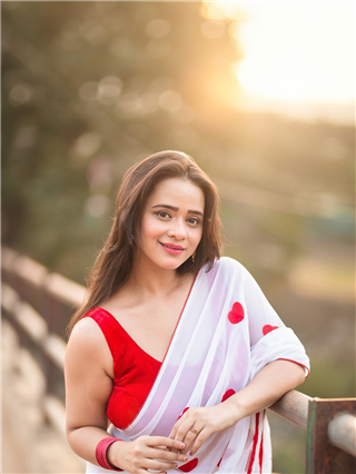 Madhura Joshi: जरा हसली, जरा खुलली...! - Marathi News | Madhura Joshi: जरा हसली, जरा खुलली...! | Latest Photos at Lokmat.com