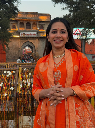 श्रेया बुगडे उज्जैनमधील महाकाल मंदिरात नतमस्तक - Marathi News | श्रेया बुगडे उज्जैनमधील महाकाल मंदिरात नतमस्तक | Latest Photos at Lokmat.com