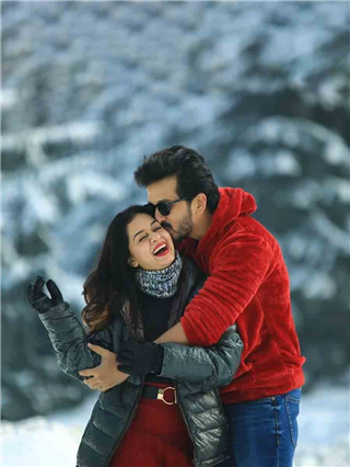 मराठी अभिनेत्याचं पत्नीसह बर्फात रोमँटिक फोटोशूट - Marathi News | मराठी अभिनेत्याचं पत्नीसह बर्फात रोमँटिक फोटोशूट | Latest Photos at Lokmat.com