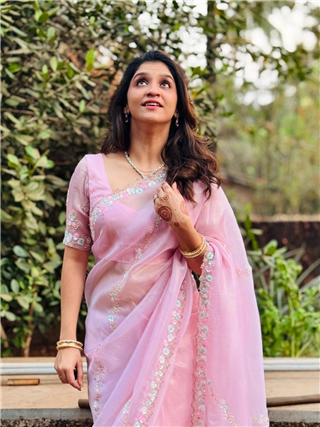 शिवानी सोनारने गुलाबी साडीत केलेल्या फोटोशूटवर चाहते फिदा - Marathi News | शिवानी सोनारने गुलाबी साडीत केलेल्या फोटोशूटवर चाहते फिदा | Latest Photos at Lokmat.com