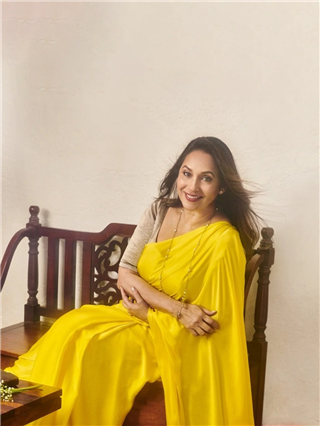 लिंबू कलरची साडी... - Marathi News | लिंबू कलरची साडी... | Latest Photos at Lokmat.com