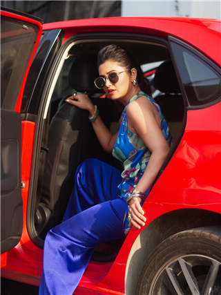 प्राजक्ता माळीचा आजवर कधीही न पाहिलेला स्टायलिश अंदाज - Marathi News | प्राजक्ता माळीचा आजवर कधीही न पाहिलेला स्टायलिश अंदाज | Latest Photos at Lokmat.com