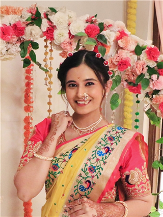 दिसते चंद्राची कोर साजरी! - Marathi News | दिसते चंद्राची कोर साजरी! | Latest Photos at Lokmat.com